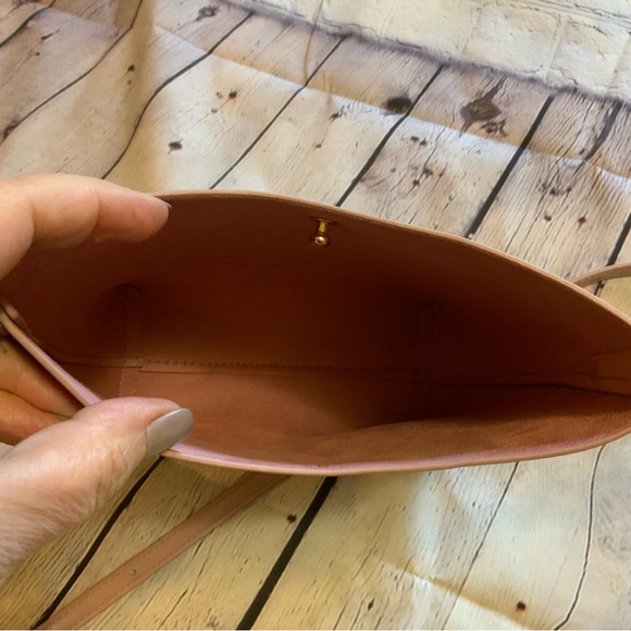 🎉HOST PICK🎉 SAMARA VEGAN MEDIUM SHOULDER PINK PURSE - Picture 3 of 4